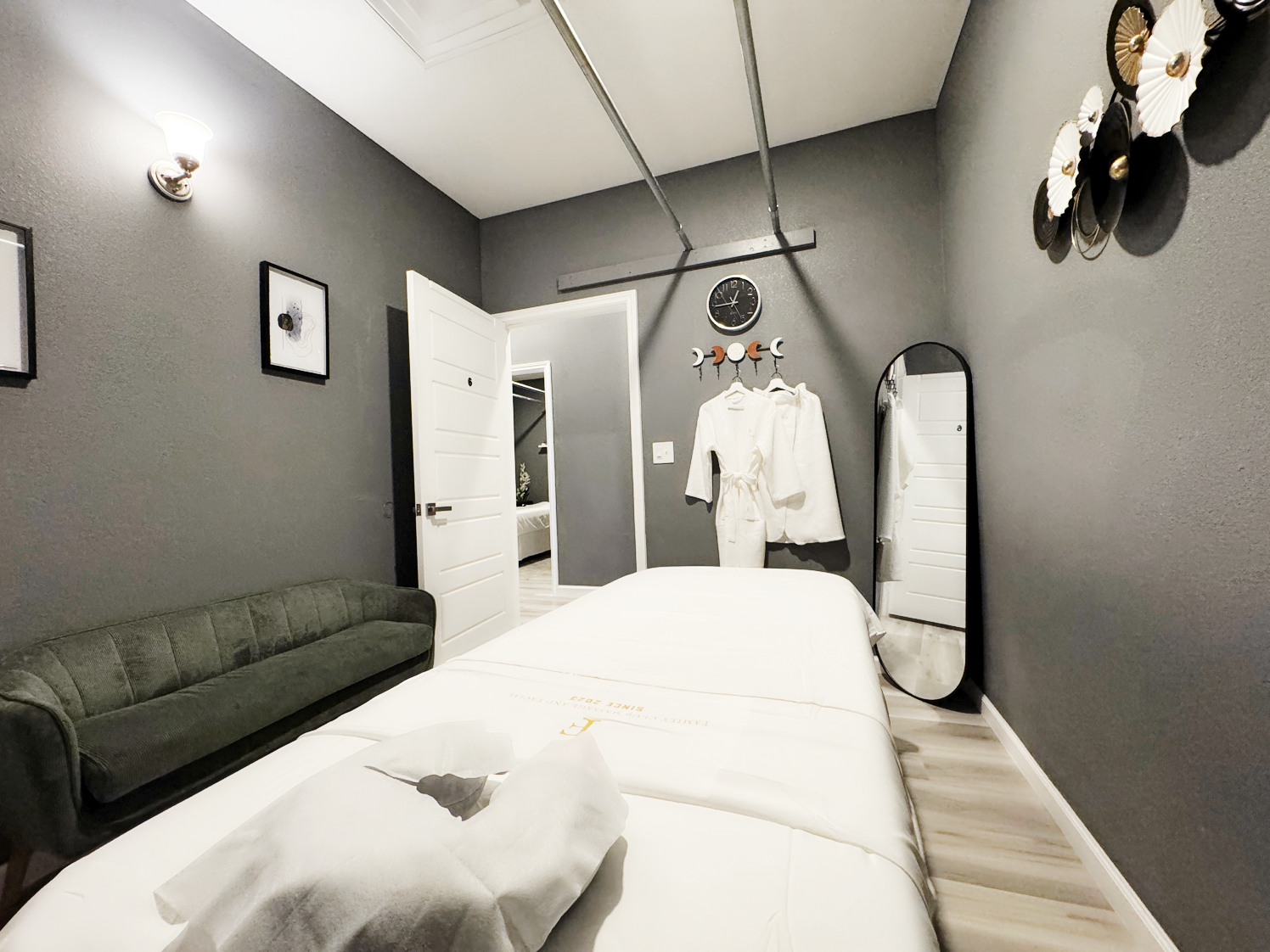 Family Club Massage & Facial gallery image 2