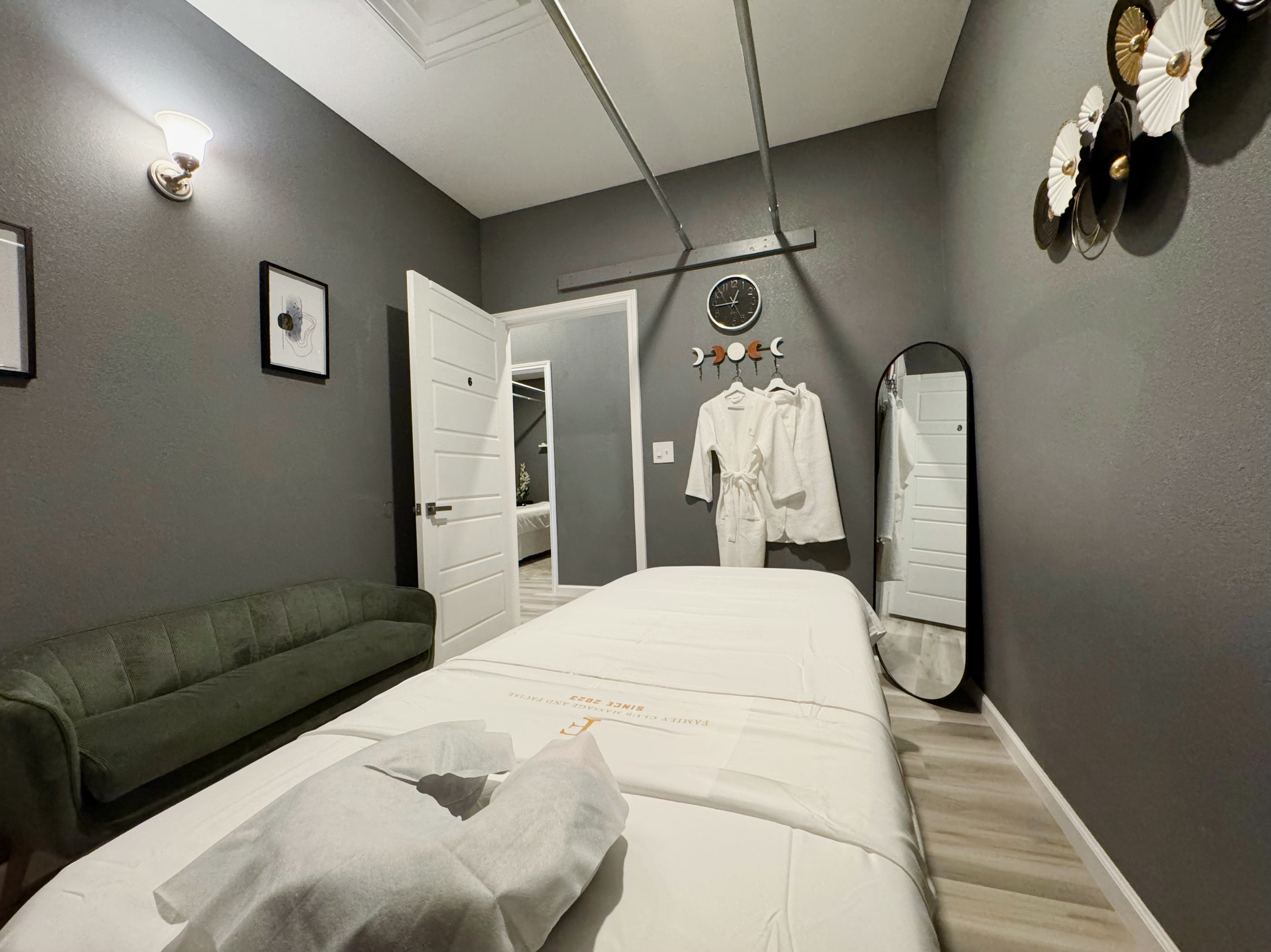 Family Club Massage & Facial gallery image
